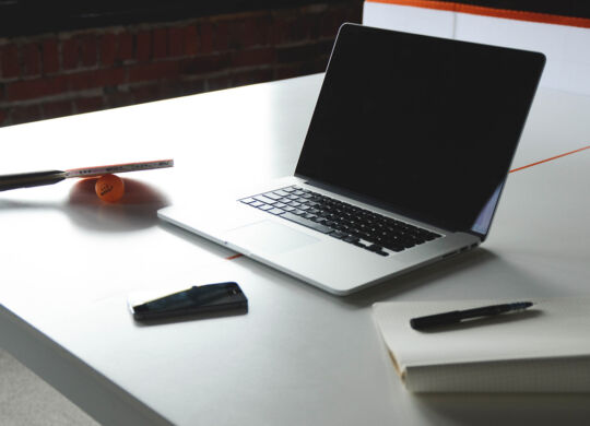 Objectively supply e-tailers